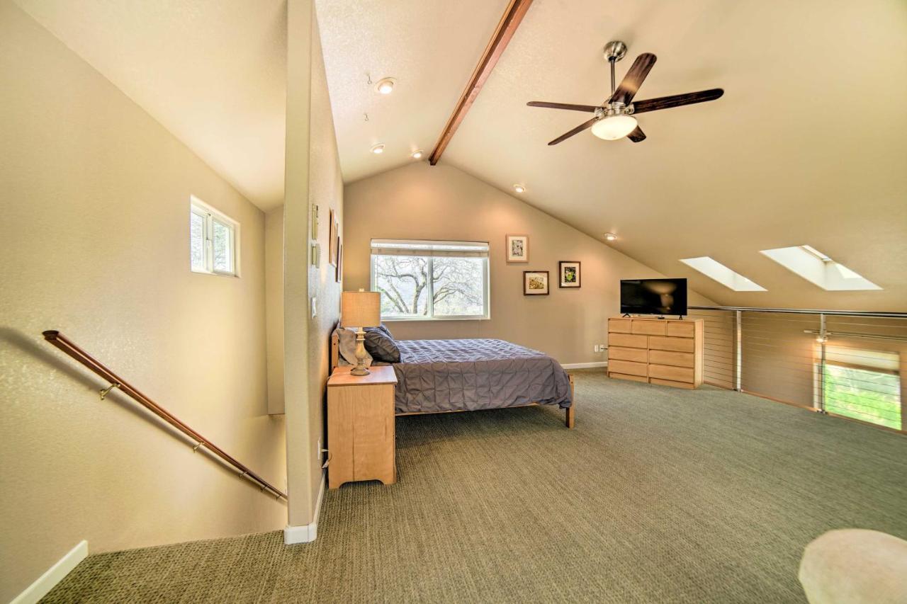 Hilltop Loft Ukiah Vacation Rental! Exteriör bild