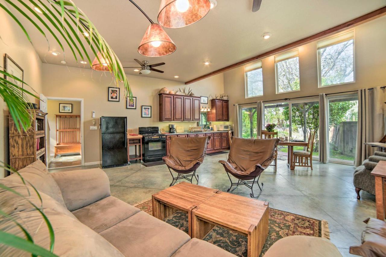 Hilltop Loft Ukiah Vacation Rental! Exteriör bild