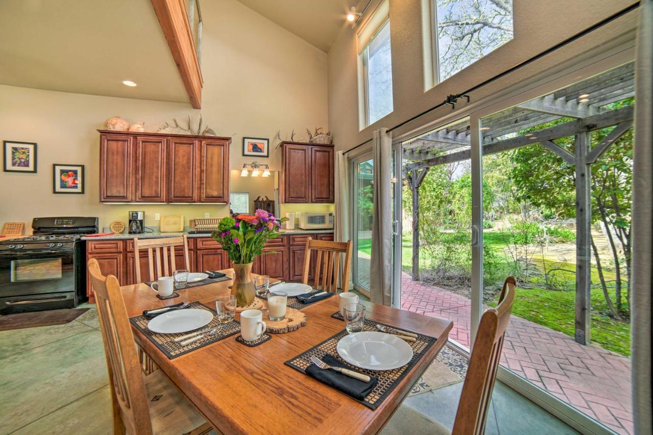 Hilltop Loft Ukiah Vacation Rental! Exteriör bild