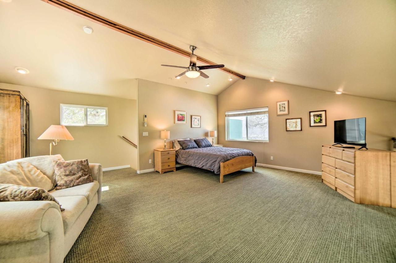 Hilltop Loft Ukiah Vacation Rental! Exteriör bild